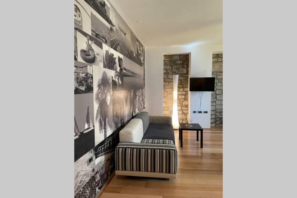 Stylish One Bedroom Apartment Near The Riva Ізола Екстер'єр фото
