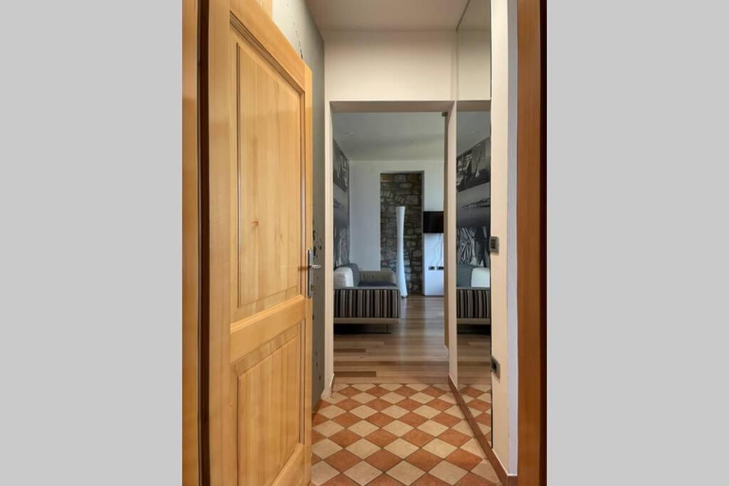 Stylish One Bedroom Apartment Near The Riva Ізола Екстер'єр фото
